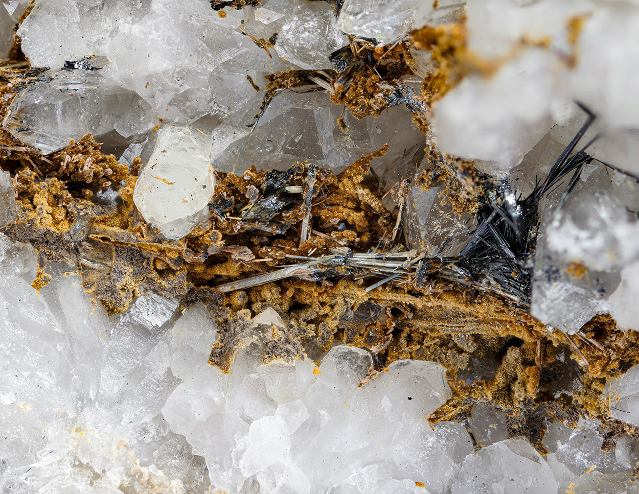 Tripuhyite Cervantite & Stibnite