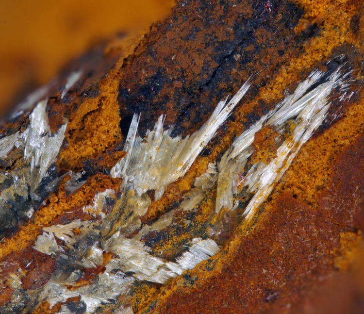 Weishanite & Magnolite