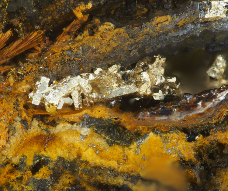 Weishanite & Magnolite