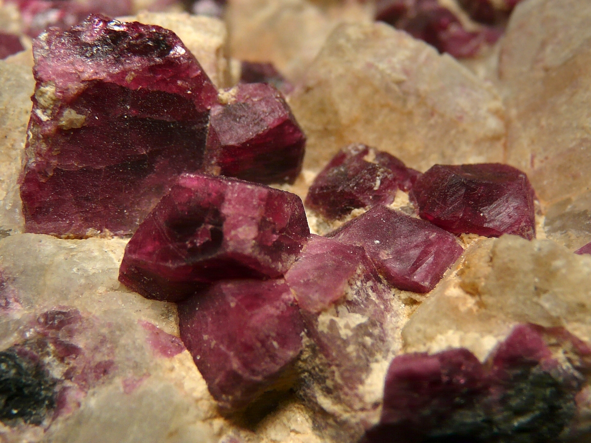 Darrellhenryite