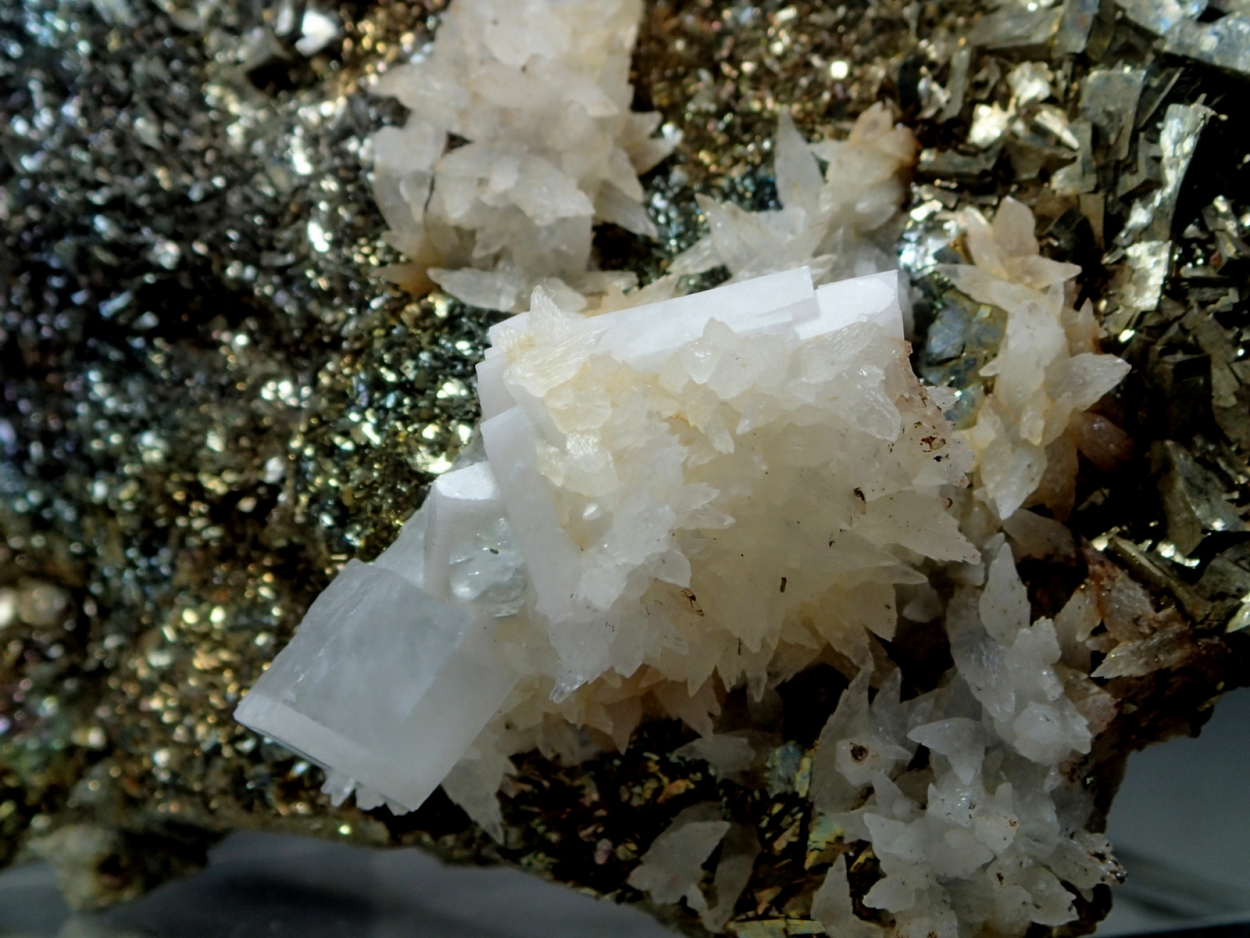 Calcite & Baryte On Pyrite