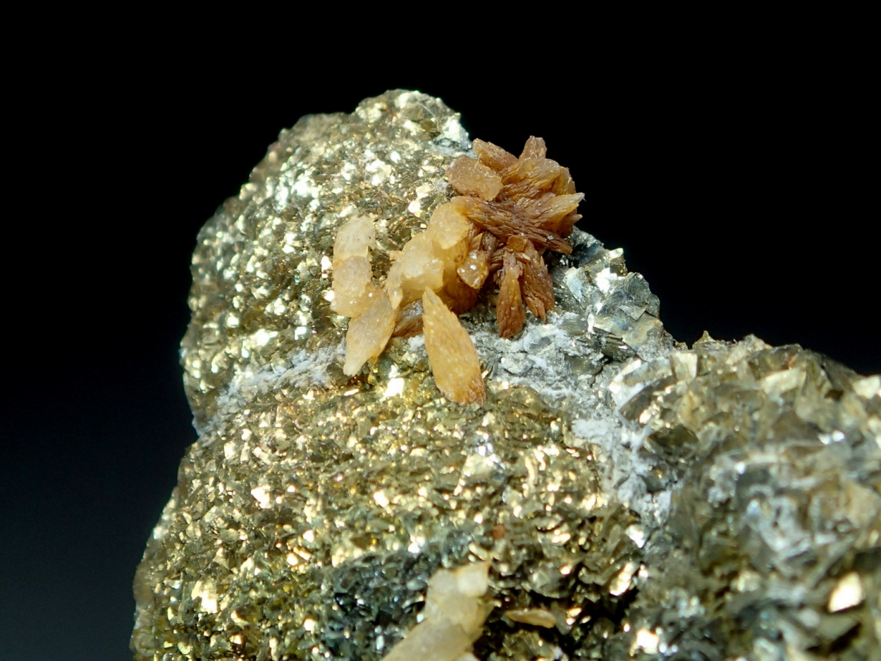 Calcite & Baryte On Pyrite
