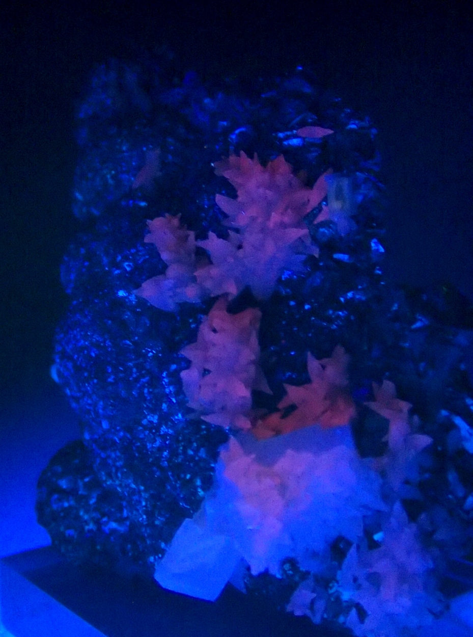 Calcite & Baryte On Pyrite