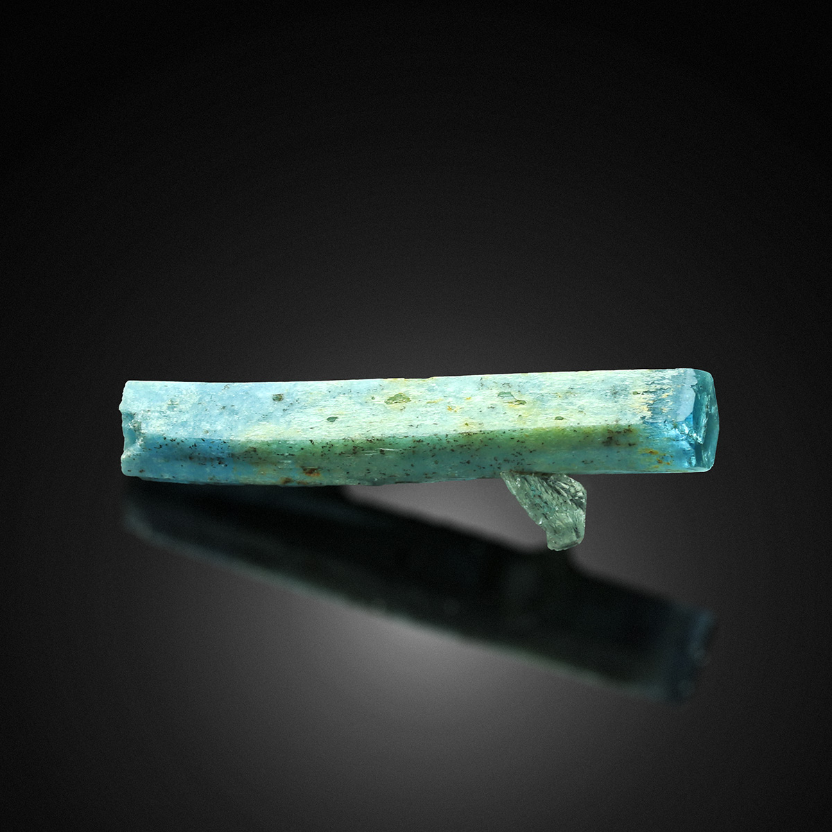 Beryl Var Aquamarine With Topaz