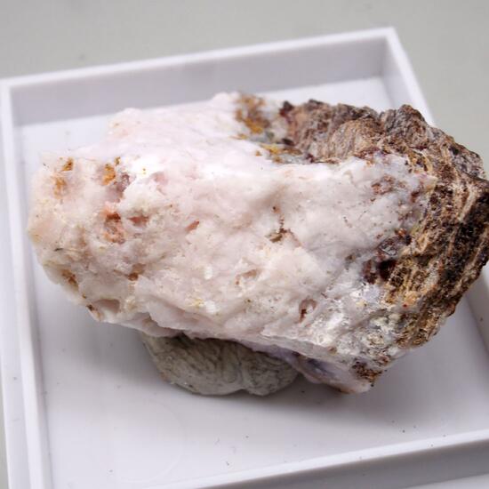 Belovite-(Ce) & Zorite